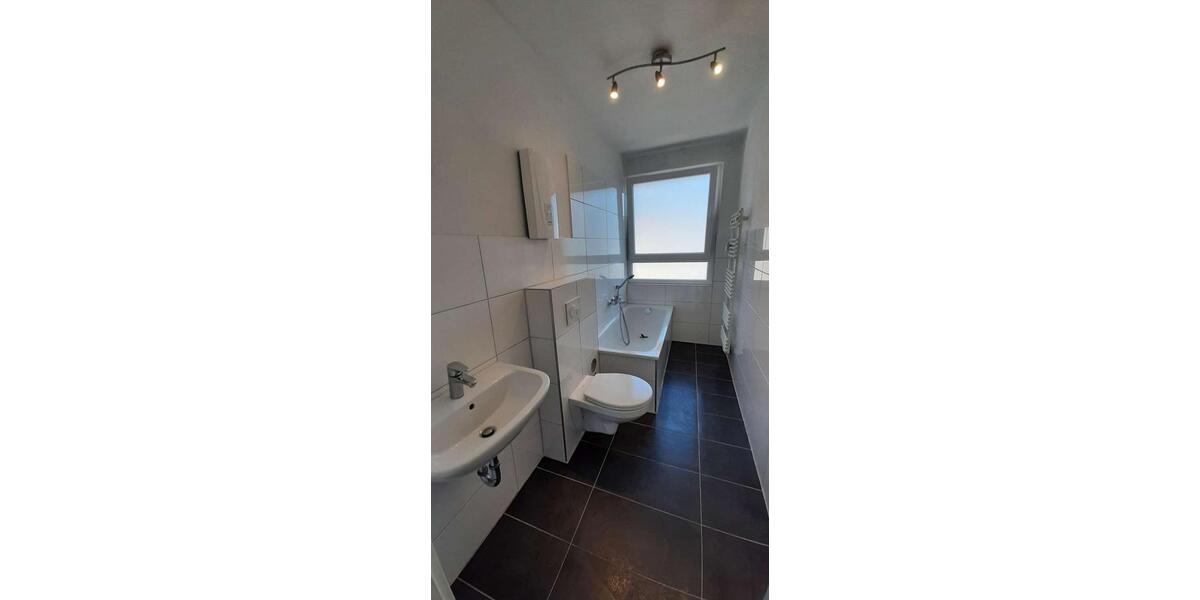 Landgrafenstraße 2- helle 3 ZKB Wohnung im 3.OG zu vermieten 3 zimmer