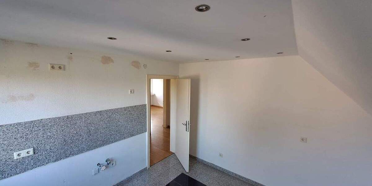 Zweifamilienhaus in ruhiger Lage und großzügigem Grundstück 7 zimmer