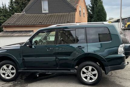 Mitsubishi Pajero 303.110 km 15.500 &euro; Mülheim an der Ruhr 45472