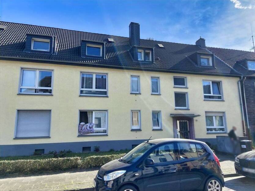 2 Gepflegte Mehrfamilienhäuser mit 12 Wohnungen und 16 Garagen