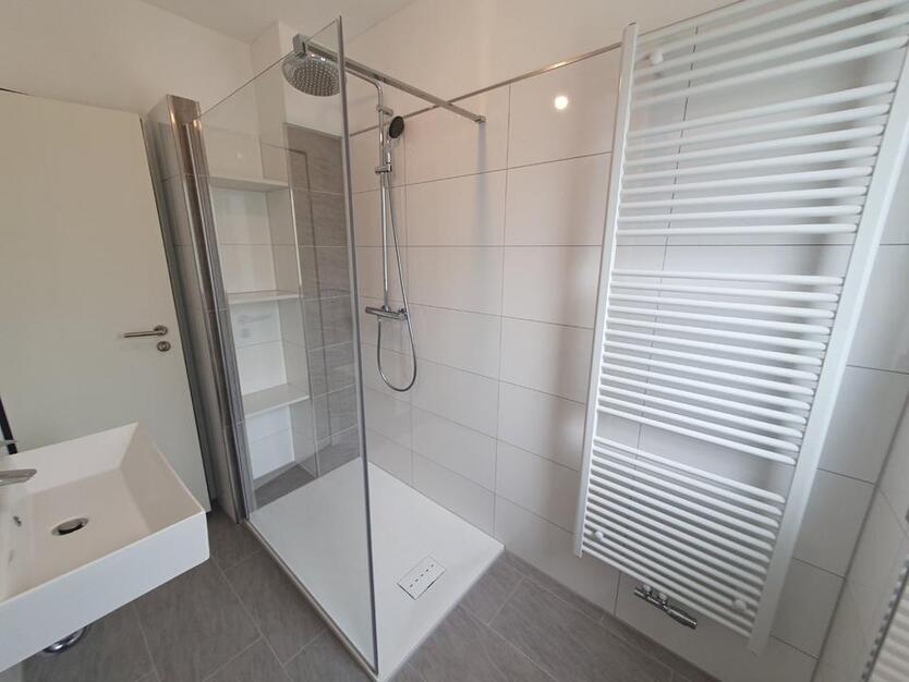 Erstbezug nach Sanierung – 4-Zimmer mit Stil !!!