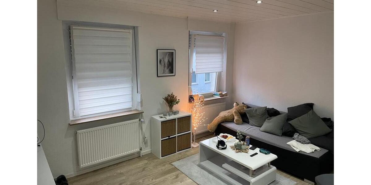 Voll Möblierte, Helle, kernsanierte 1,5-Zimmer-Wohnung zimmer