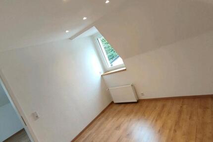 Wohnung im DG ***Top Lage und frisch saniert*** 3 zimmer