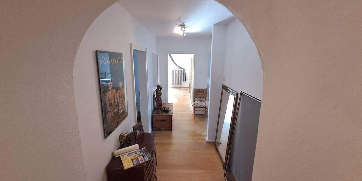 Zweifamilienhaus in ruhiger Lage und großzügigem Grundstück 7 zimmer