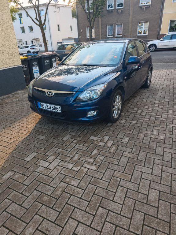 i30