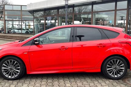 Ford Focus 111.209 km 10.700 &euro; Marl 45768