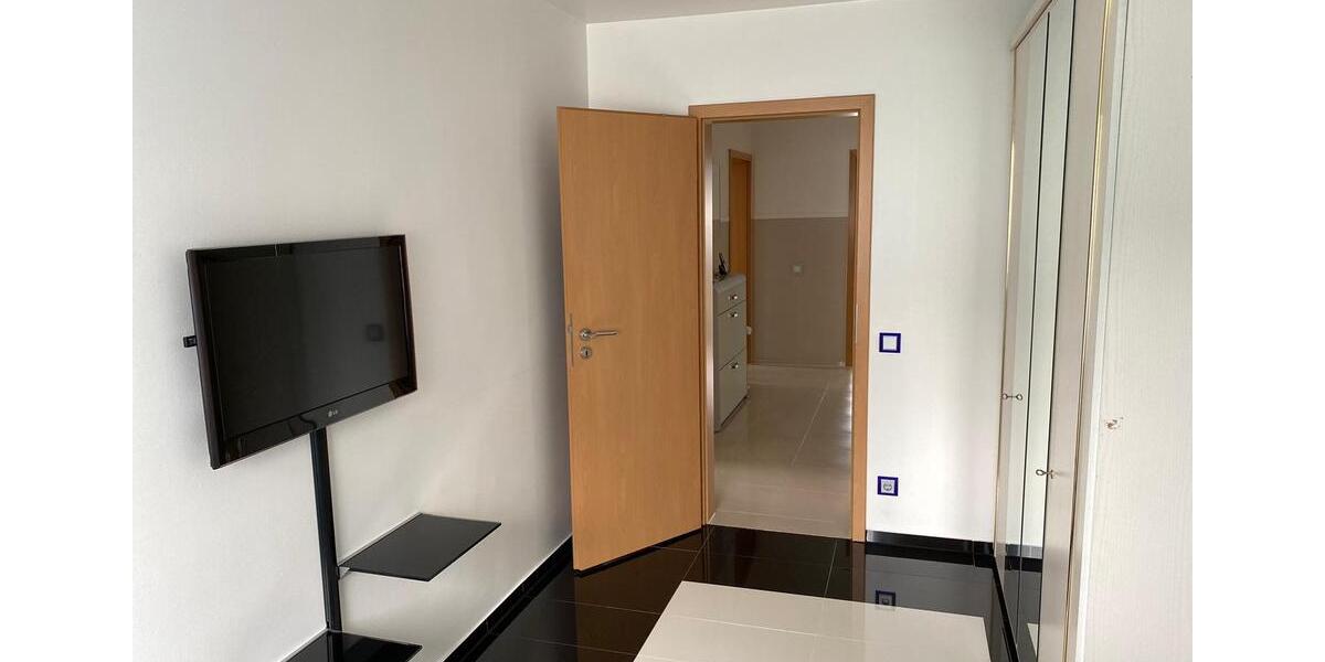 Luxuriöse Wohnung Eigentumswohnung m. Balkon & Garage + Parkplatz 3.5 zimmer