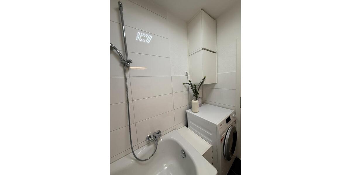 Modernisierte 3-Zimmer-Wohnung mit 2 Gartenflächen & hwt. Aust. 3 zimmer