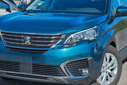 Peugeot 5008 150.000 km 14.350 € Essen 45279