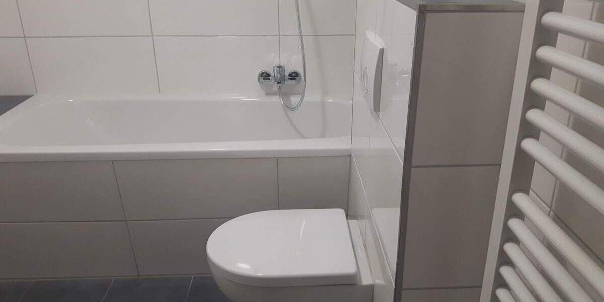 Schöne Altbauwohnung in einem 4 Parteienhaus. 4 zimmer