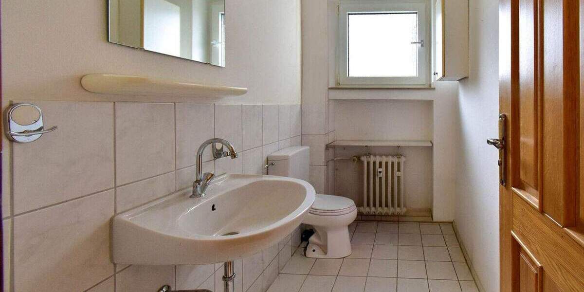 Leben und Leben lassen! Schöne, ruhige Wohnung mit Balkon und TG-Stellplatz 4 zimmer