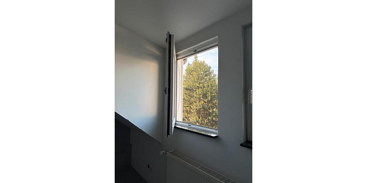 Dachgeschoßwohnung Wuppertal Gemarkung Nächstebreck - 2.5 Zimmer, 63 m&sup2;, 660&euro; | Angebot:25645309