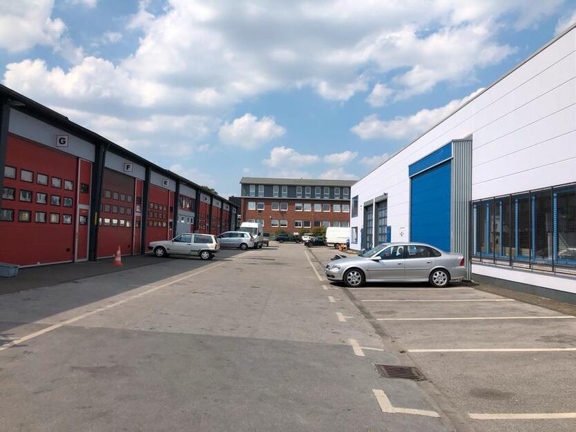 Lagerhalle in Ratingen West zu vermieten