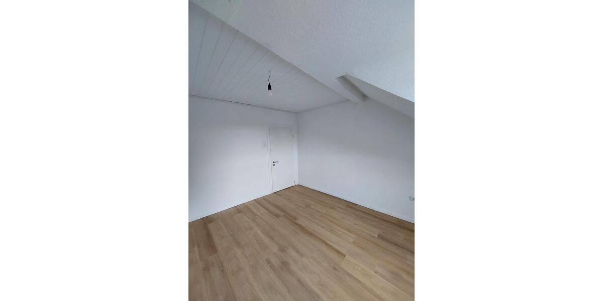 Dachgeschoßwohnung Herne Eickel - 3.5 Zimmer, 80 m&sup2;, 550&euro; | Angebot:26442292