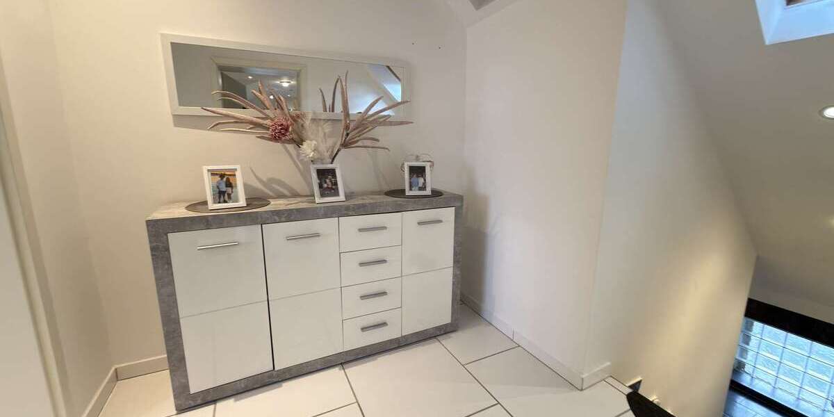 Modernisiertes 3-Parteienhaus mit Maisonette und Gartenanteil nahe Centro - Mehrfamilienhaus, Wohnhaus Oberhausen Osterfeld | Angebot:26041244