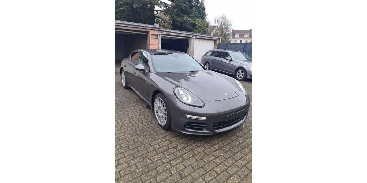 Porsche Panamera 117.000 km 34.500 &euro; Oberhausen 46147