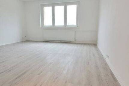 Großzügige Wohnung mit Einbauküche im Grünen in Strausberg (OT Hohenstein)