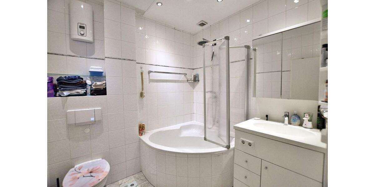 Altbaucharme: EG-Wohnung mit Loggia - gefragte Lage Nähe Uni-Klinikum 2 zimmer