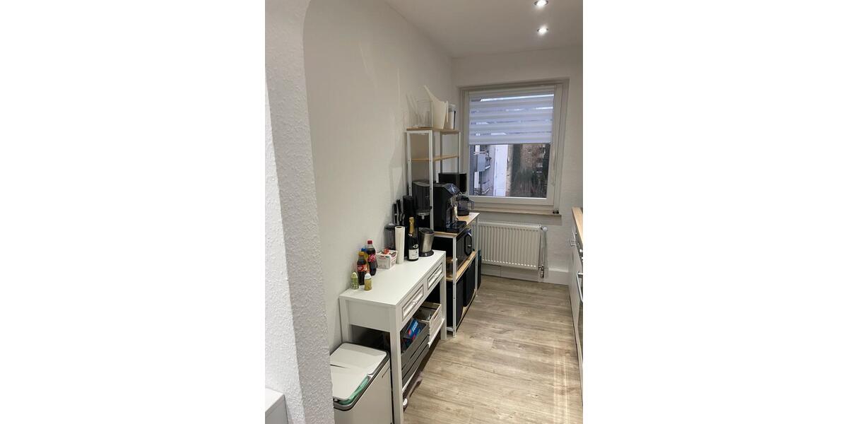 Voll Möblierte, Helle, kernsanierte 1,5-Zimmer-Wohnung zimmer