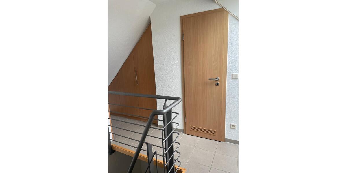 Dachgeschoßwohnung Oberhausen Biefang - 3.5 Zimmer, 84 m&sup2;, 810&euro; | Angebot:25935368