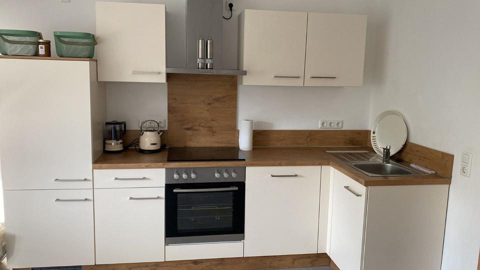 Helle Dachgeschosswohnung: 3 Zimmer plus Wohnküche, modernes Bad 3 zimmer