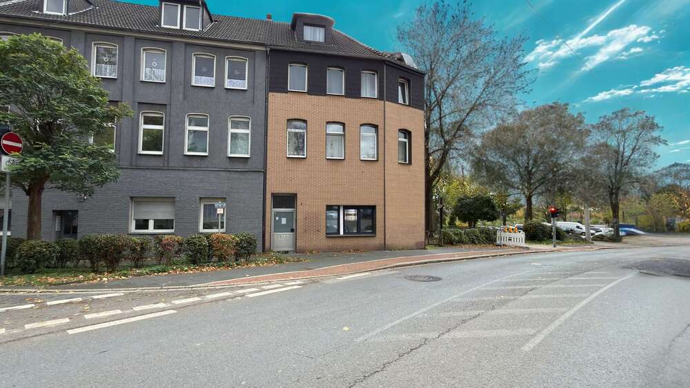 Modernisiertes 3-Parteienhaus mit Maisonette und Gartenanteil nahe Centro - Mehrfamilienhaus, Wohnhaus Oberhausen Osterfeld | Angebot:26835909