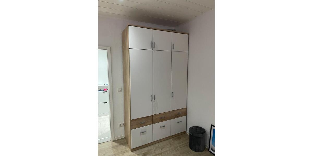 Voll Möblierte, Helle, kernsanierte 1,5-Zimmer-Wohnung zimmer