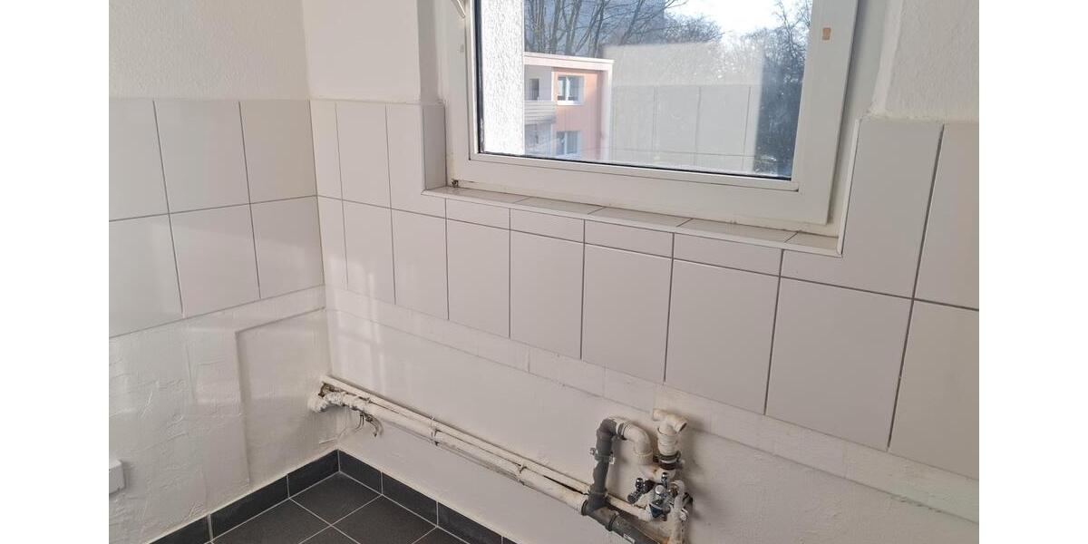 Renovierte 4-Zimmer-Wohnung mit Balkon zu vermieten! 4 zimmer