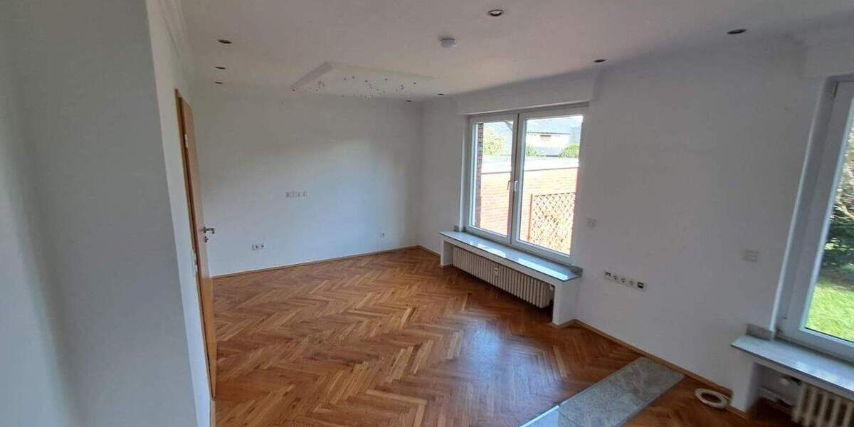 Zweifamilienhaus in ruhiger Lage und großzügigem Grundstück 7 zimmer