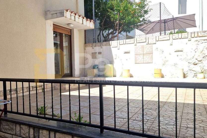 Haus zum Mieten in Šibenik 2.000 € 168 m²