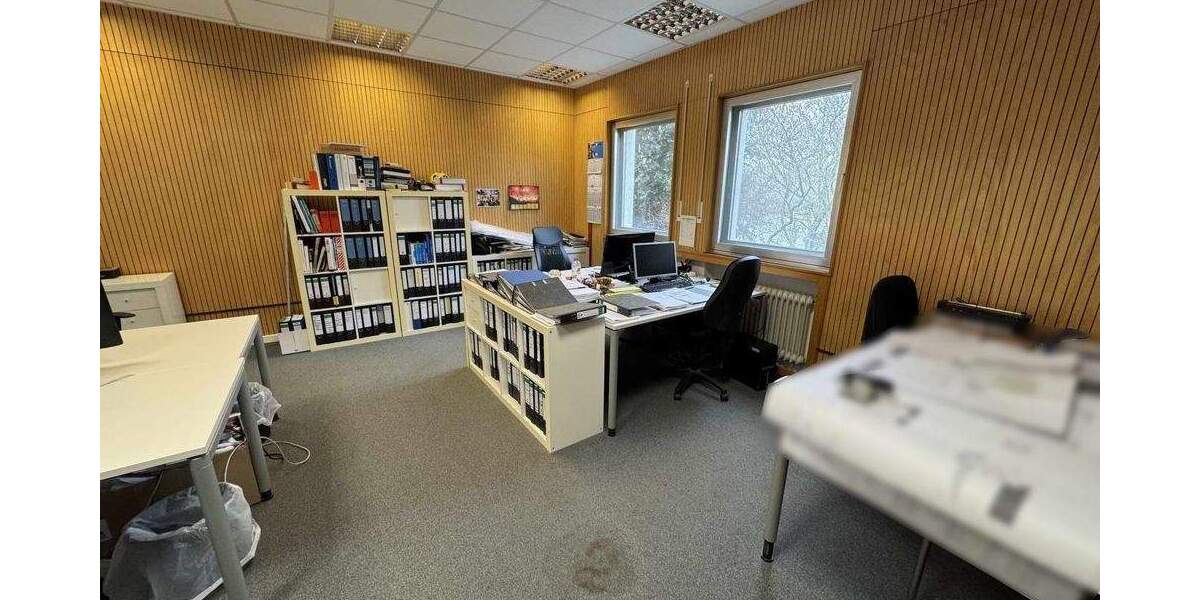 POTENZIALSTARKES BÜROHAUS MIT GARAGEN UND VIEL PLATZ IN DORTMUND BODELSCHWINGH zimmer
