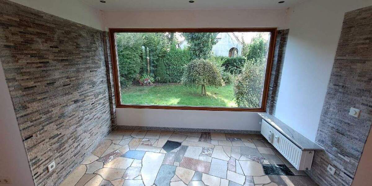 Zweifamilienhaus in ruhiger Lage und großzügigem Grundstück 7 zimmer