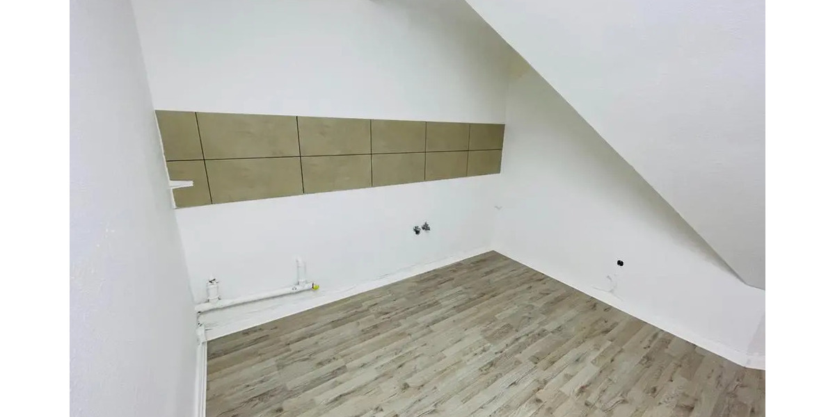 Helle renovierte Dachgeschoss 5 Zimmer Wohnung in Bochum Wattenscheid mit guter Anbindung 5 zimmer