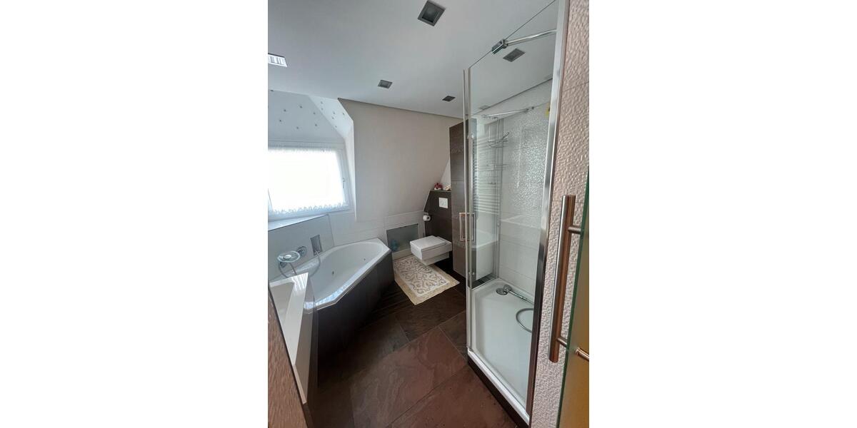 Legen Sie Ihr Geld in dieses schöne freistehendes Haus an 13 zimmer