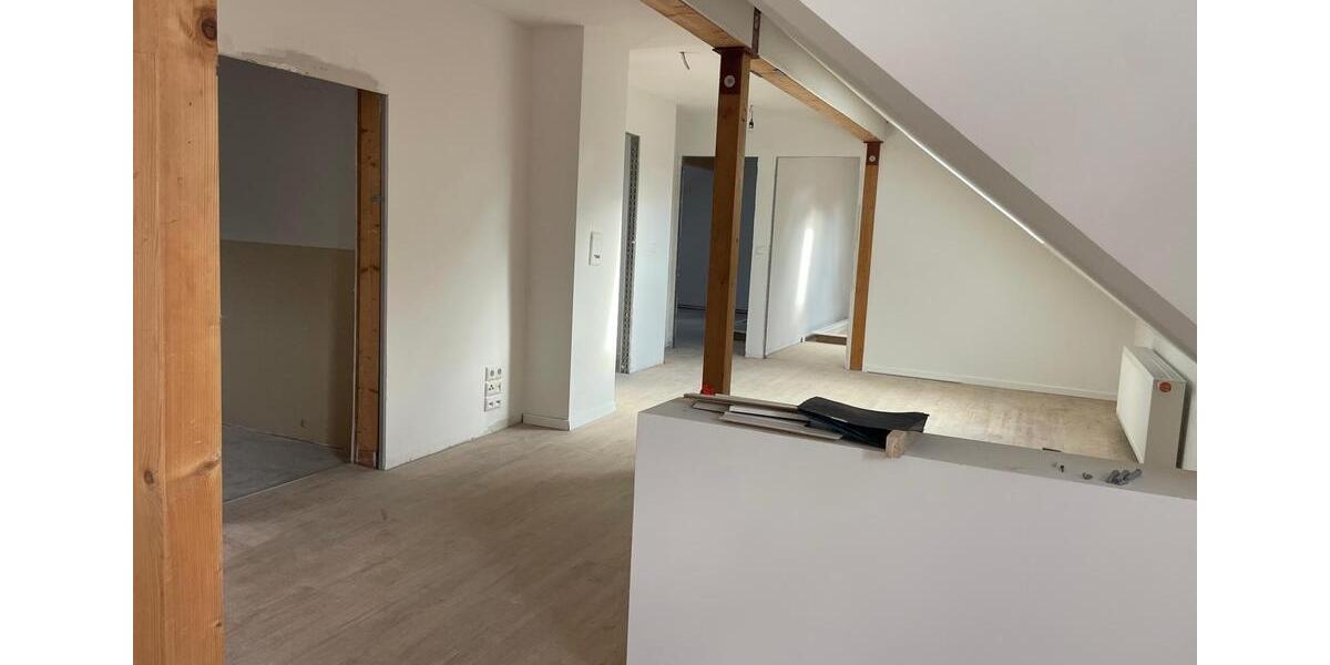 frisch sanierte Dachgeschosswohnung 4 zimmer