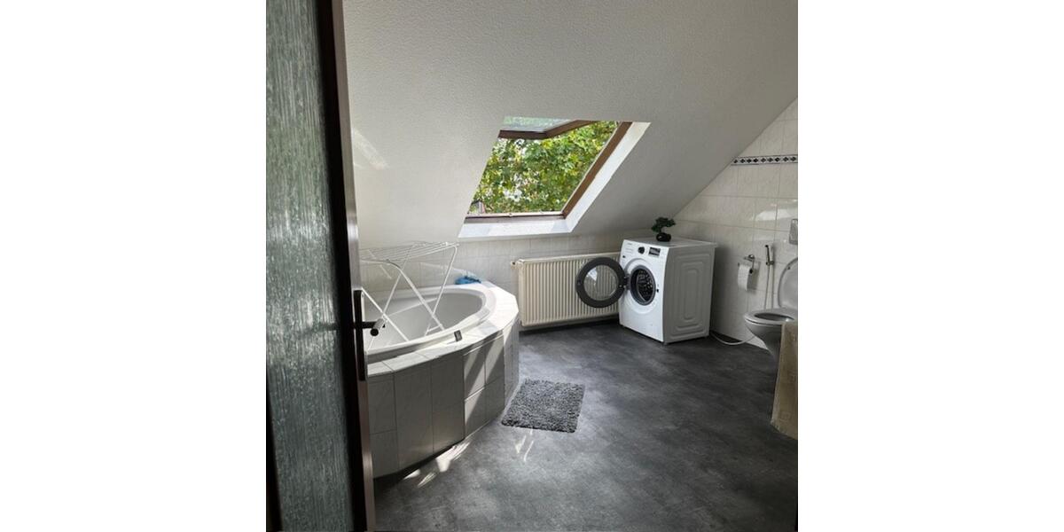 Wunderschöne Dachgeschosswohnung mit offener Raumaufteilung 3 zimmer