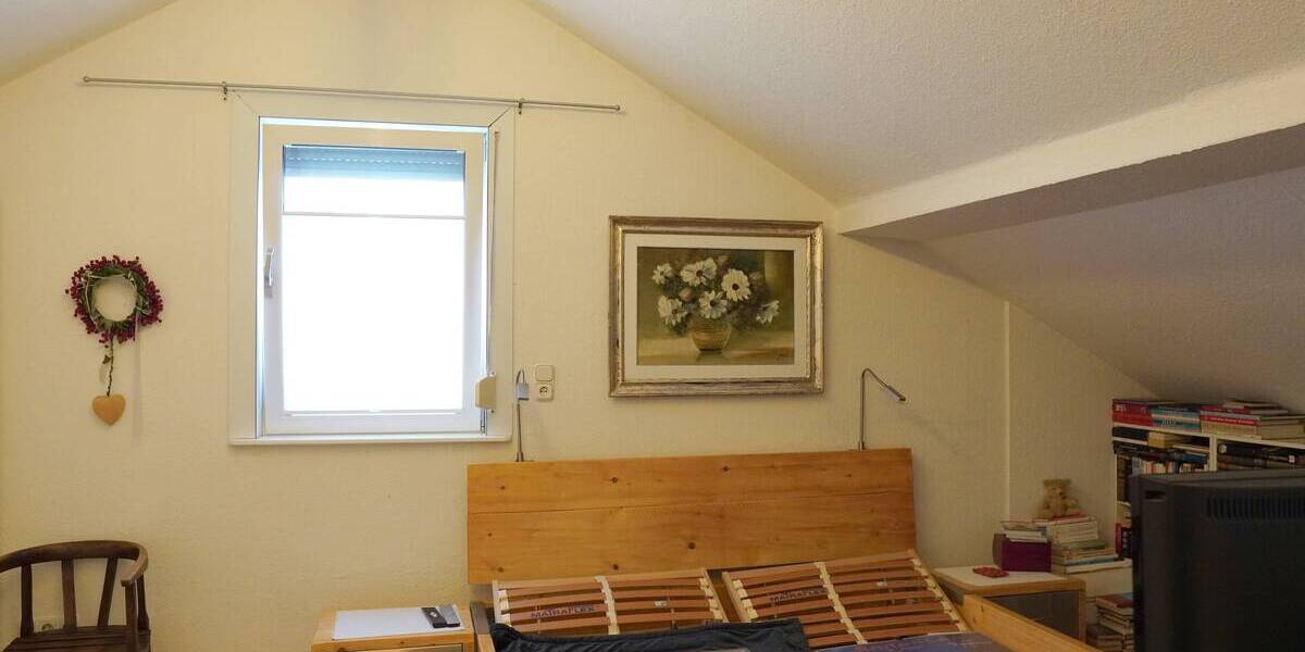 Komfort, Ruhe und Bauland zur Eigenverwirklichung. 8 zimmer