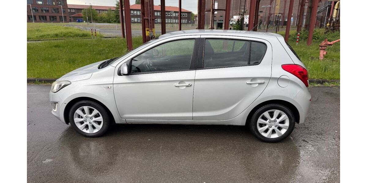 Hyundai i20 145.000 km 4.399 &euro; Essen 45141