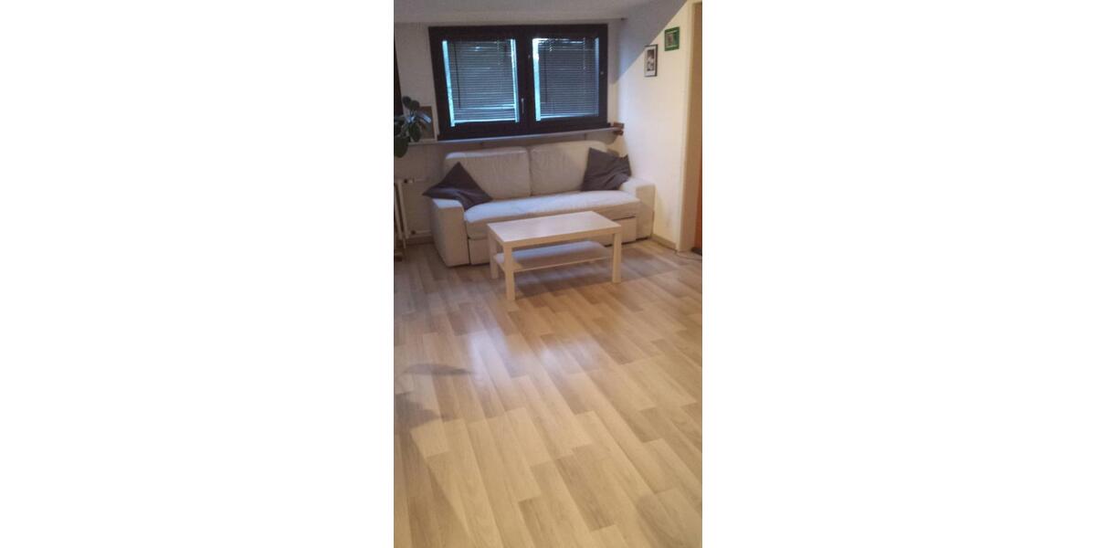 Mehrfamilienhaus mit 4 Garagen in guter Lage zimmer