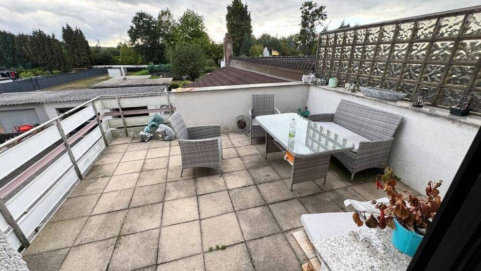Geräumige Maisonette Eigentumswohnung mit Garten, 2 Balkonen und Garage
