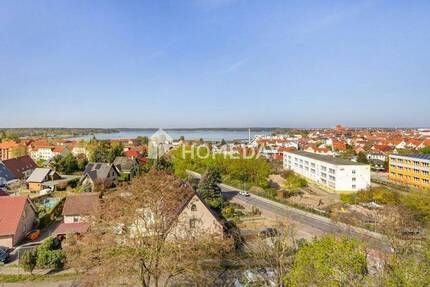 Großzügige Wohnung mit Seeblick, zwei Balkone, Sauna und zwei Stellplätzen in Waren