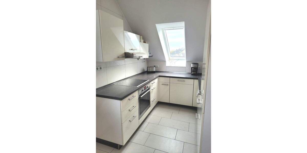 Sehr gepflegte Wohnung mit Küche, Aufzug und Tiefgarage 2 zimmer