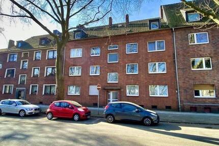 Gepflegtes Mehrfamilienhaus mit 8 Wohnungen und 5 Garagen