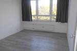 3-Zimmer-Wohnung + Loggia! Renoviert, separate Küche, Wannenbad, neuer Boden, Aufzug