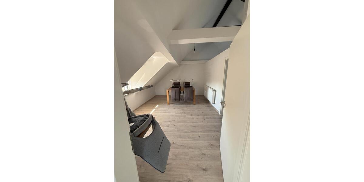 Erstbezug: 3-Zi-DG-Whg | ca. 80 qm | möbliert 3 zimmer