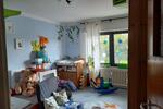 Mehrfamilienhaus mit 4 Garagen in guter Lage zimmer