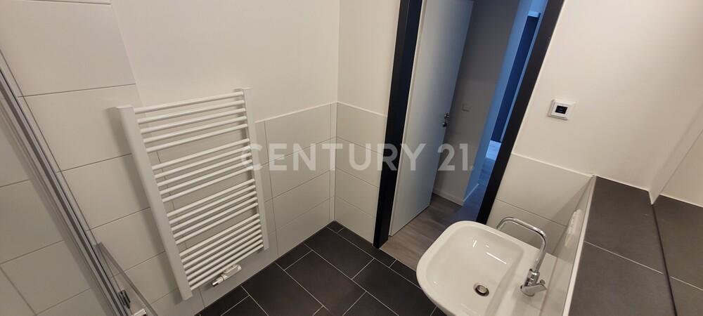 Sanierte Altbauwohnung mit Südwest Balkon im 1. Obergeschoss 3 zimmer