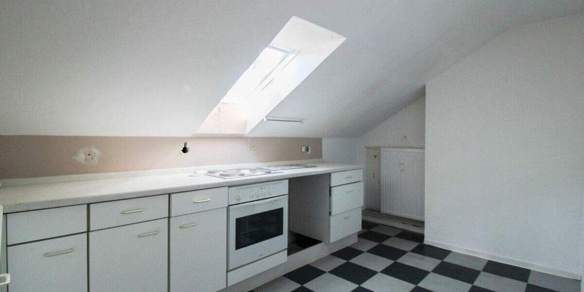 Erst anpacken, dann genießen: Gestaltbare Dachgeschosswohnung in Sackgassenlage 2 zimmer