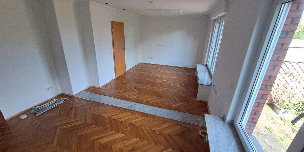 Zweifamilienhaus in ruhiger Lage und großzügigem Grundstück 7 zimmer