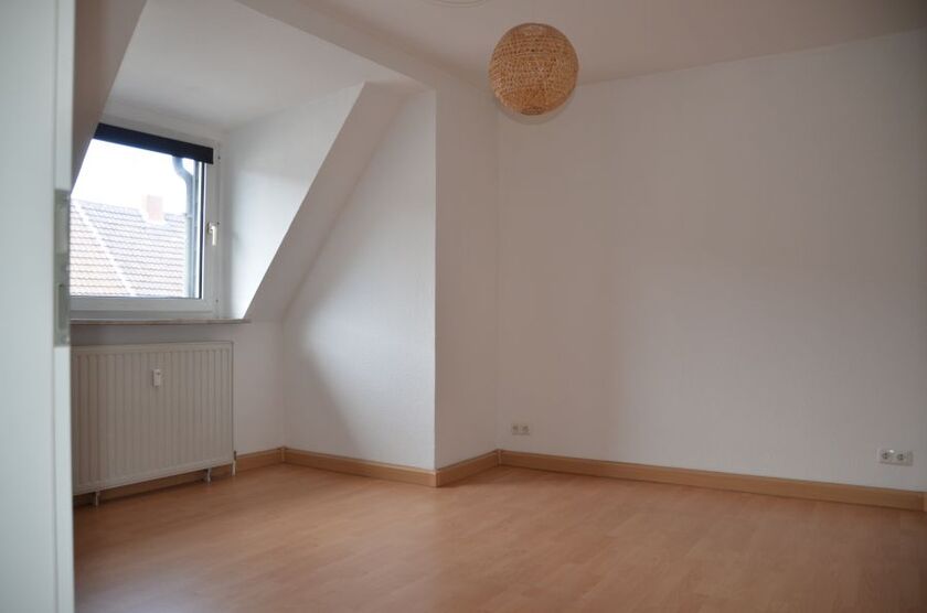 PRIVAT: Moderne 2,5 Zi. Dachgeschoss-Wohnung in ruhiger zentraler Top-Lage, ohne Balkon 2.5 zimmer